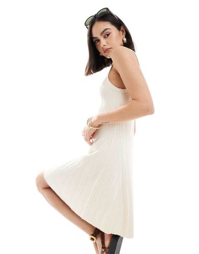 Robe fluide en maille à dos nageur - Crème - Vero Moda - Modalova