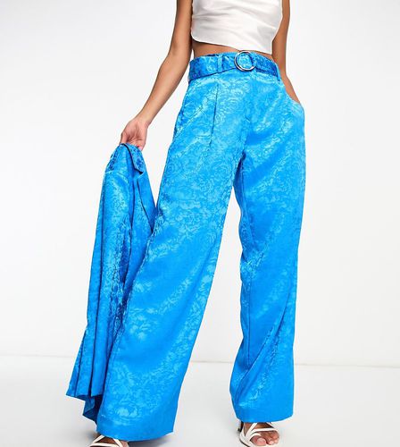 Pantalon habillé d'ensemble en satin effet dévoré - Y.a.s Petite - Modalova