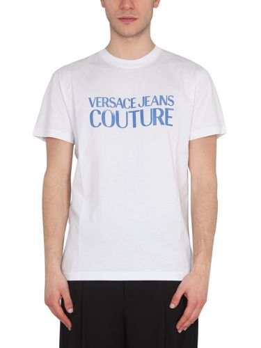 Holographic logo print t-shirt - versace jeans couture - Modalova