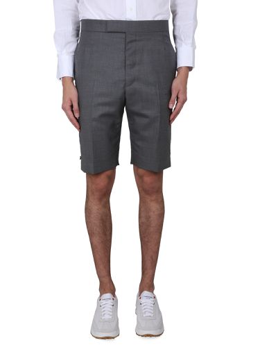 Overcheck pattern bermuda shorts - thom browne - Modalova