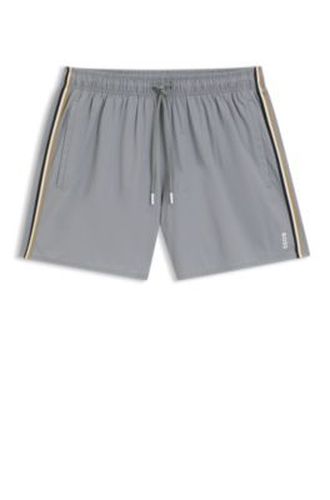 Short de bain avec rayures emblématiques et logo - Boss - Modalova