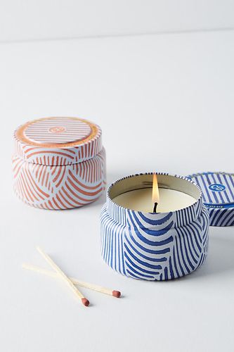 Candle Tin chez Anthropologie - Capri Blue - Modalova