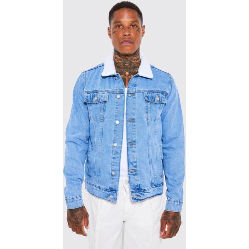 Veste en jean coupe droite à col imitation peau de mouton - Boohooman - Modalova