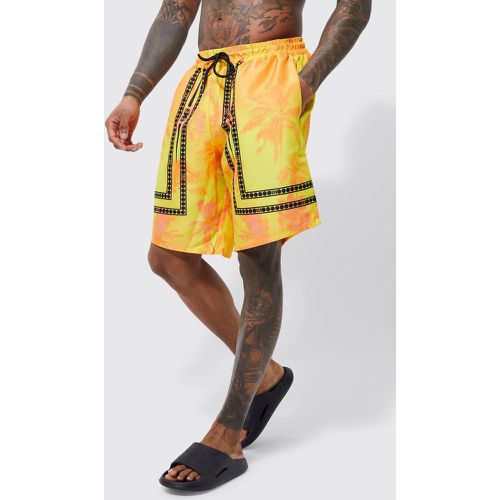 Short de bain long à imprimé palmier - Boohooman - Modalova