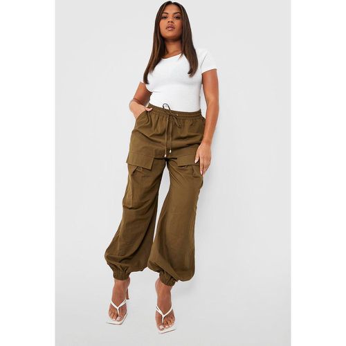 Grande Taille - Pantalon Jogging Cargo - boohoo - Modalova