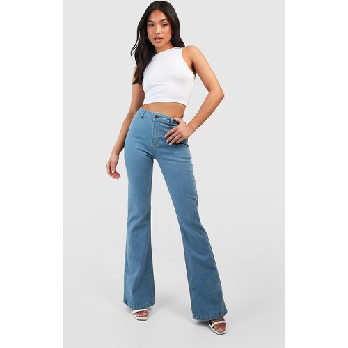 Petite" - Jean Flare Sculptant - boohoo - Modalova