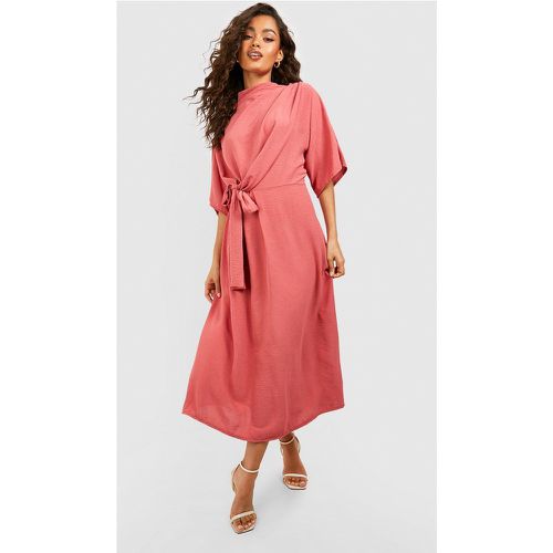 Robe Mi-Longue Martelée À Col Bénitier - boohoo - Modalova