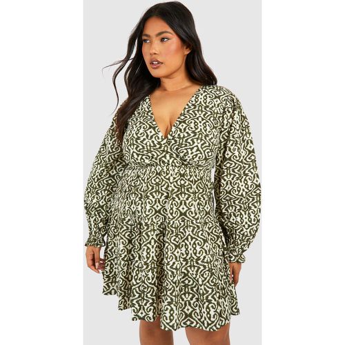 Plus" Linen Feel Abstract Print Plunge Tiered Mini Dress - boohoo - Modalova