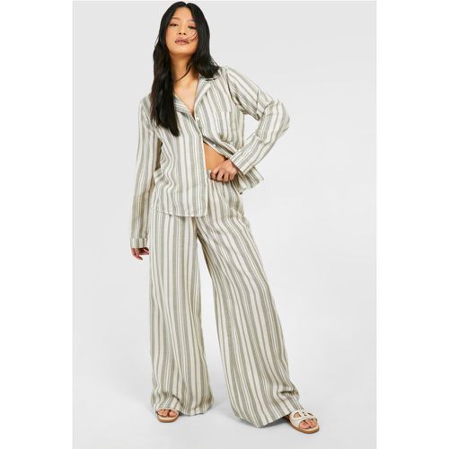 Petite" Stripe Wide Leg Trouser - boohoo - Modalova