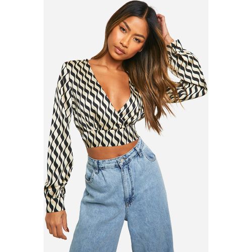 Geo Satin Wrap Crop Top - boohoo - Modalova