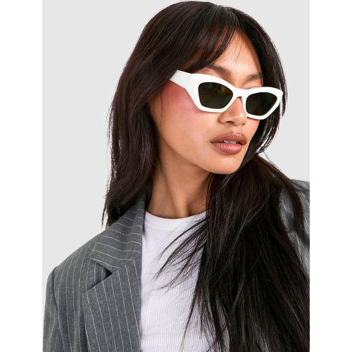 Angular White Frame Sunglasses - boohoo - Modalova