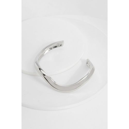 Silver Chunky Wave Bangle - - boohoo - Modalova