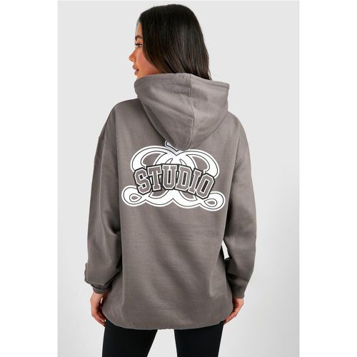 Studio Slogan Oversized Hoodie - boohoo - Modalova