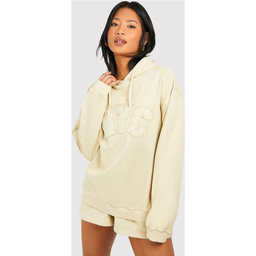 Petite" Washed Nyc Self Applique Oversized Hoodie - boohoo - Modalova