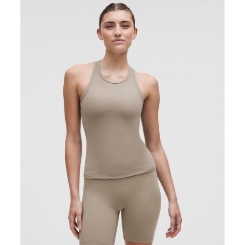 Quand ne rien sentir est essentiel. La collection lululemon Align™, réalisée en tissu Nulu™, offre le summum de la légèreté et de la douceur, - 157717475 - Modalova