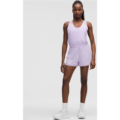 Courir et rien de plus. Cette combi présente des découpes aérées, des empiècements en maille et nos ourlets incurvés emblématiques pour optimis - 156503634 - Modalova