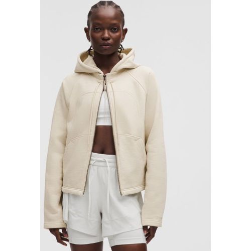 Associant art et innovation, chaque pièce de cette collaboration fait bouger les limites pour créer un nouveau type de mouvement. La capuche amovibl - 156491157 - Modalova