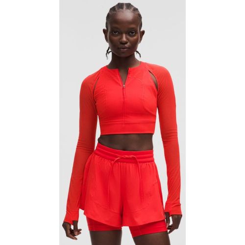 Associant art et innovation, chaque pièce de cette collaboration fait bouger les limites pour créer un nouveau type de mouvement. Les tissus contras - 156501721 - Modalova