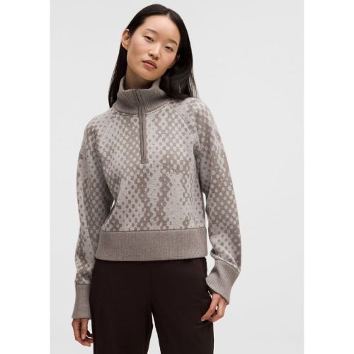 Associant art et innovation, chaque pièce de cette collaboration fait bouger les limites pour créer un nouveau type de mouvement. Les coutures disti - 157708146 - Modalova