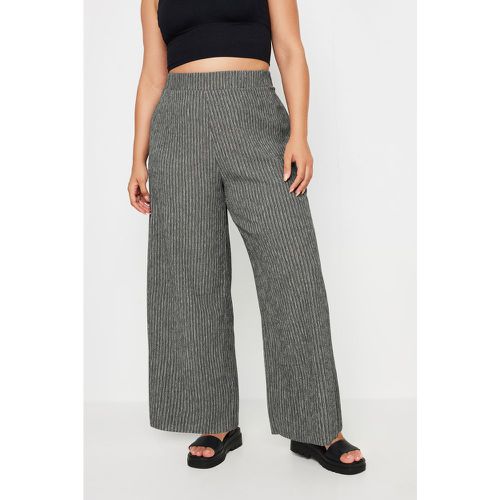 Curve Grey Stripe Print Textured Wide Leg Trousers, Grande Taille & Courbes - Yours - Modalova