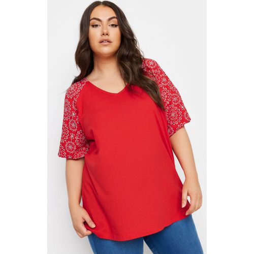 Curve Red Broderie Anglaise Sleeve Tshirt, Grande Taille & Courbes - Yours - Modalova