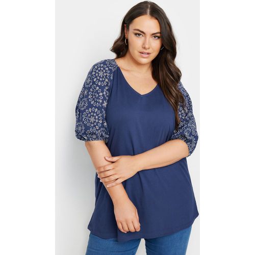 Curve Navy Blue Broderie Anglaise Sleeve Tshirt, Grande Taille & Courbes - Yours - Modalova