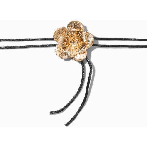 Ras-de-cou en cordon fleur texturé couleur dorée - Claire's - Modalova