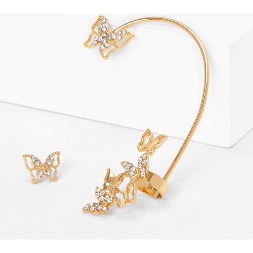 Boucle d’oreille reliée par une chaîne à une manchette d’oreille papillon décorée couleur - Claire's - Modalova