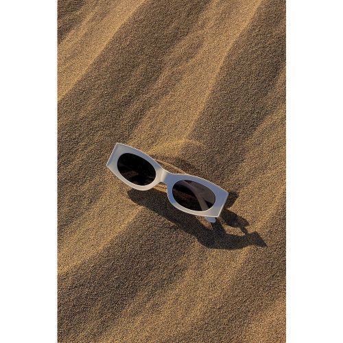 Lunettes de soleil ovales en plastique - White - NA-KD Accessories - Modalova