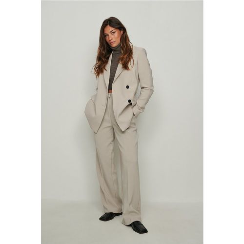Pantalon de costume recyclé à plis profonds taille haute - Beige - NA-KD Classic - Modalova