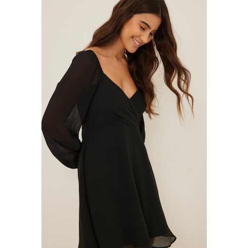 Robe portefeuille en matière recyclée - Black - Pamela x NA-KD Reborn - Modalova