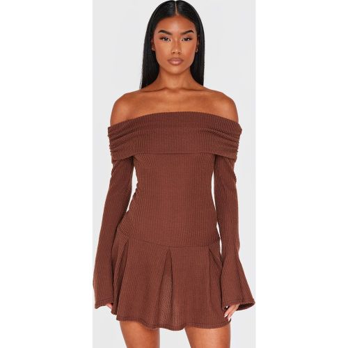 Robe droite gaufrée texturée plissée à col bardot - PrettyLittleThing - Modalova