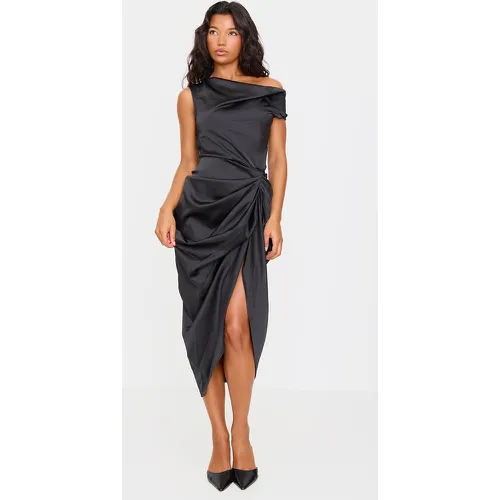 Robe longue satinée à jupe drapée et épaules dénudées - PrettyLittleThing - Modalova