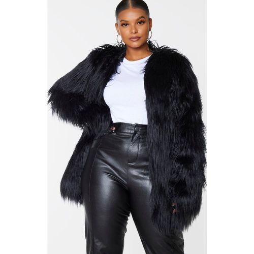 Plus Veste en fausse fourrure à poils longs - PrettyLittleThing - Modalova