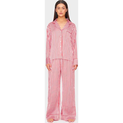 Ensemble pyjama long satiné à rayures - PrettyLittleThing - Modalova