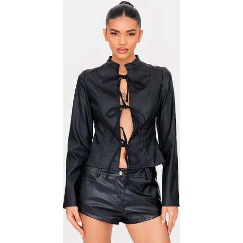 Blouse ajustée en PU nouée devant - PrettyLittleThing - Modalova