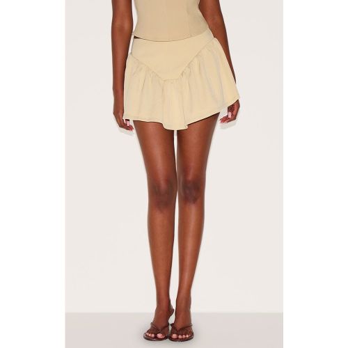 Mini-jupe trapèze structurée crème au beurre à taille tombante - PrettyLittleThing - Modalova