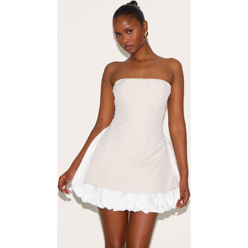 Robe de tailleur bustier droite à ourlet bouffant - PrettyLittleThing - Modalova
