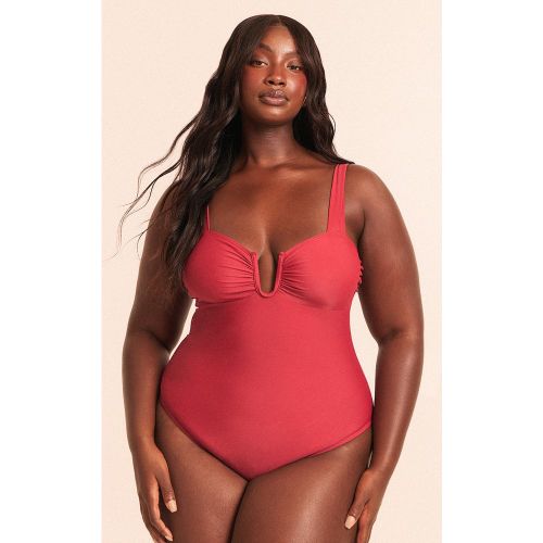 Plus Deep Red Underwired U Bar Ruched Cup Swimsuit - PrettyLittleThing - Modalova