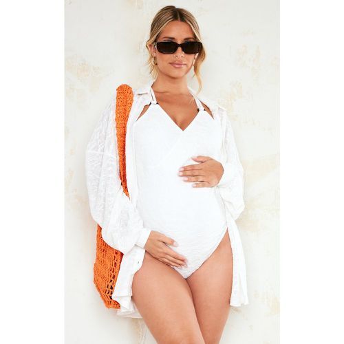 Maternité Robe-chemise de grossesse de plage en dentelle blanche - PrettyLittleThing - Modalova