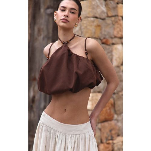 Crop top dos nu bouffant à bretelles fines et perles - PrettyLittleThing - Modalova