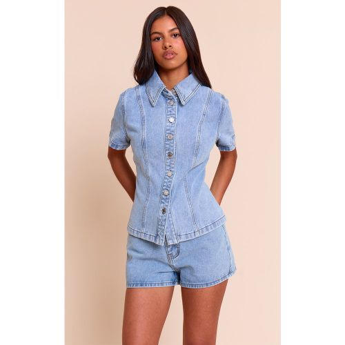 Chemise petite en denim à manches courtes boutonnée - PrettyLittleThing - Modalova