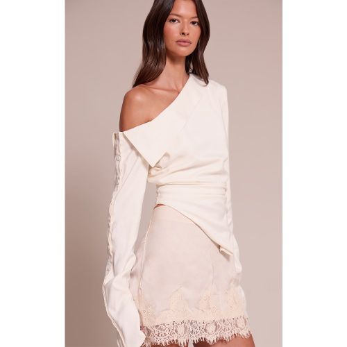 Chemise asymétrique blanche à col bardot et manches longues | Taille 38 - PrettyLittleThing - Modalova