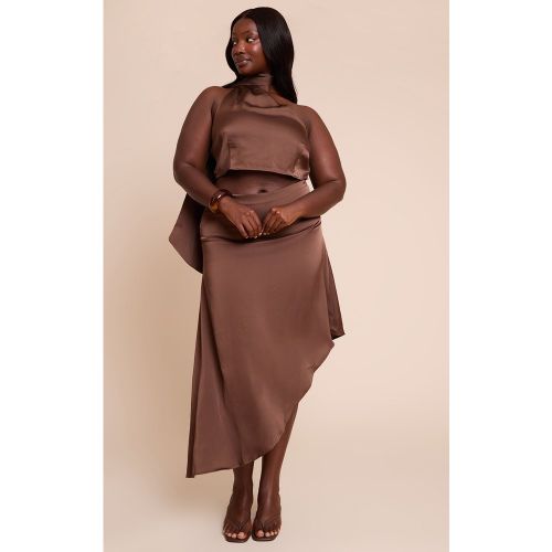 Plus Jupe mi-longue asymétrique satinée - PrettyLittleThing - Modalova