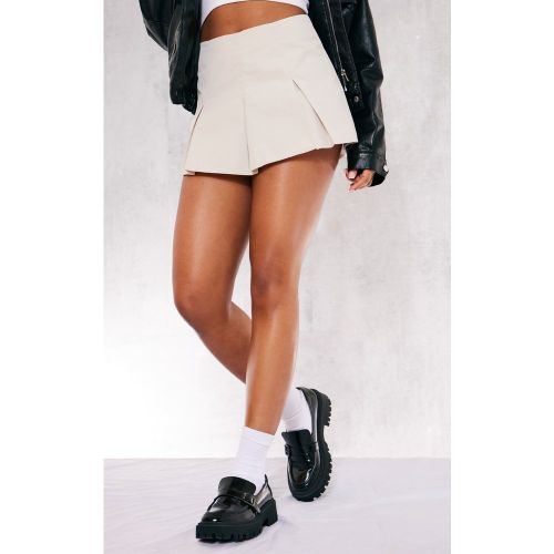 Jupe-short de tailleur patineuse tissée à plis creux - PrettyLittleThing - Modalova