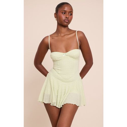 Combishort jupe-short fluide en dentelle texturée à bretelles fines - PrettyLittleThing - Modalova