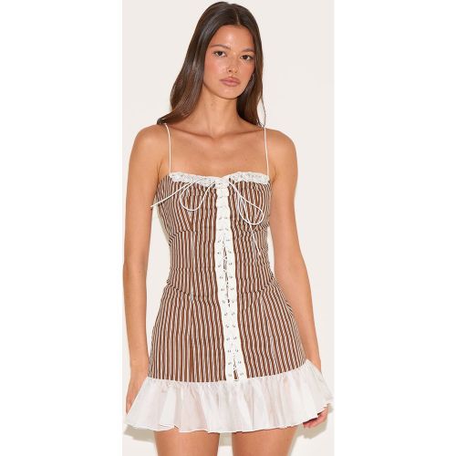 Robe moulante rayée à lacets et ourlet volanté - PrettyLittleThing - Modalova