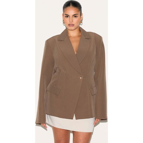 Plus Blazer à revers pointus et taille cintrée - PrettyLittleThing - Modalova