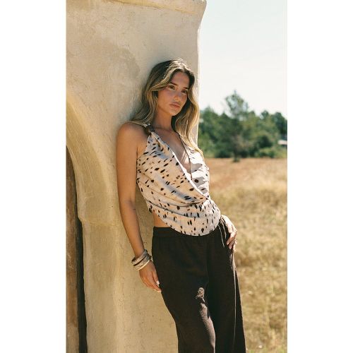 Top satiné imprimé à empiècement et col bénitier | Taille 38 - PrettyLittleThing - Modalova