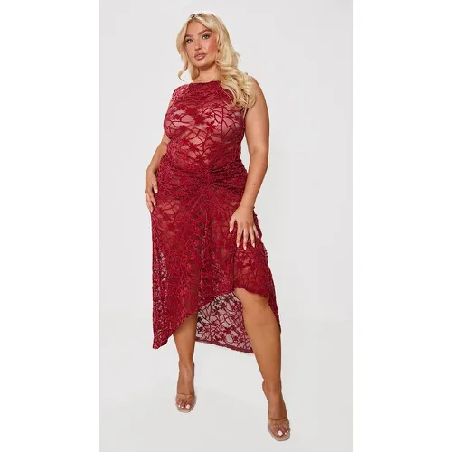 Plus Robe mi-longue en dentelle à épaules dénudées - PrettyLittleThing - Modalova